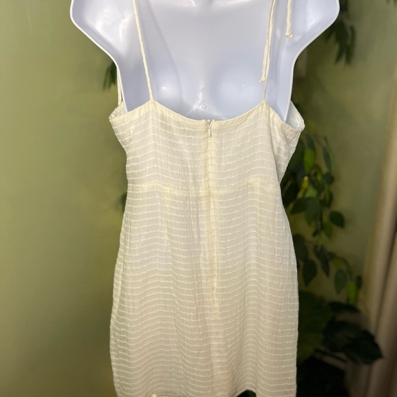 DAO CHLOE DAO Boutique Mini Dress Cream in Color with Ruffle in Front Size Med - Picture 6 of 6